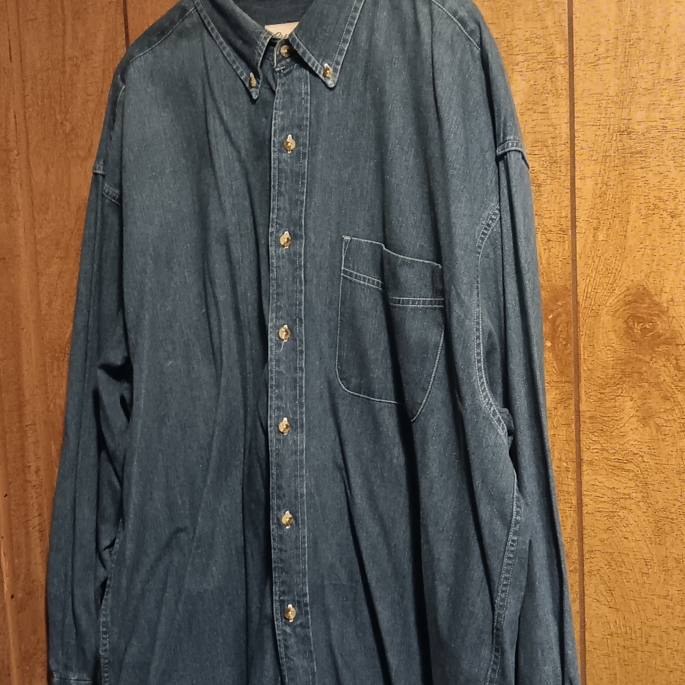 EDDIE BAUERS MEN'S  BLUE JEAN SHIRT. SIZE XXL.
